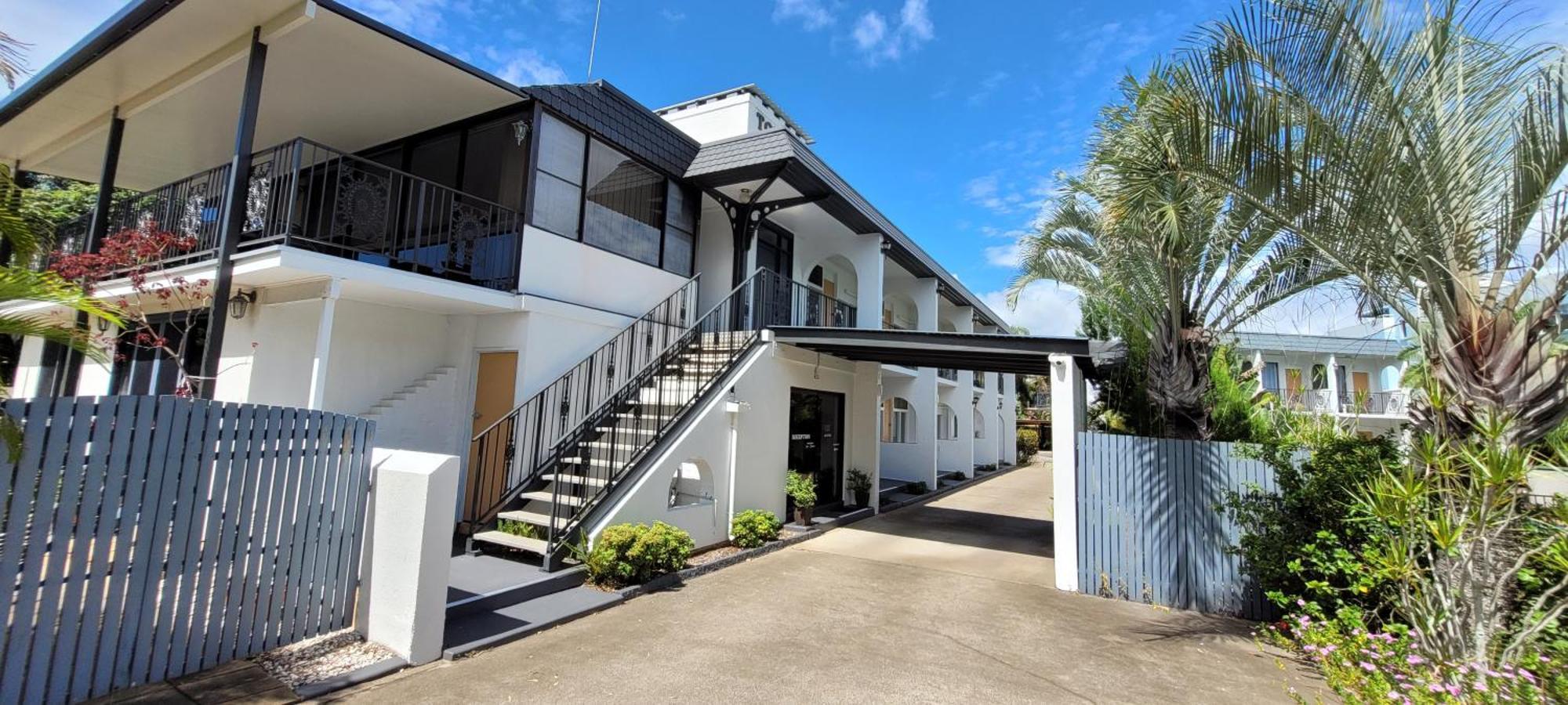 Tower Court Motel - Adults Only Haven Hervey Bay Exteriör bild