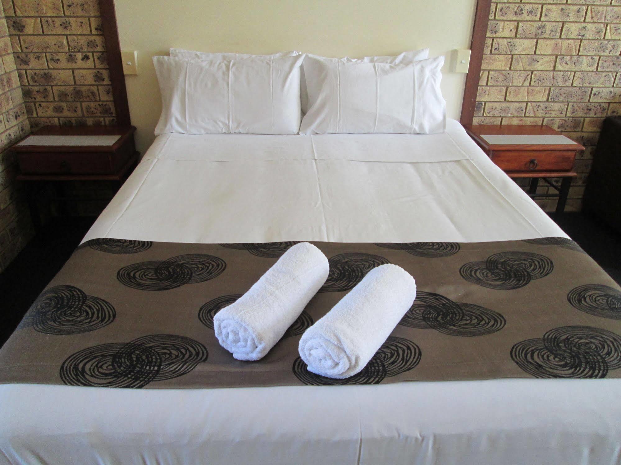 Tower Court Motel - Adults Only Haven Hervey Bay Exteriör bild