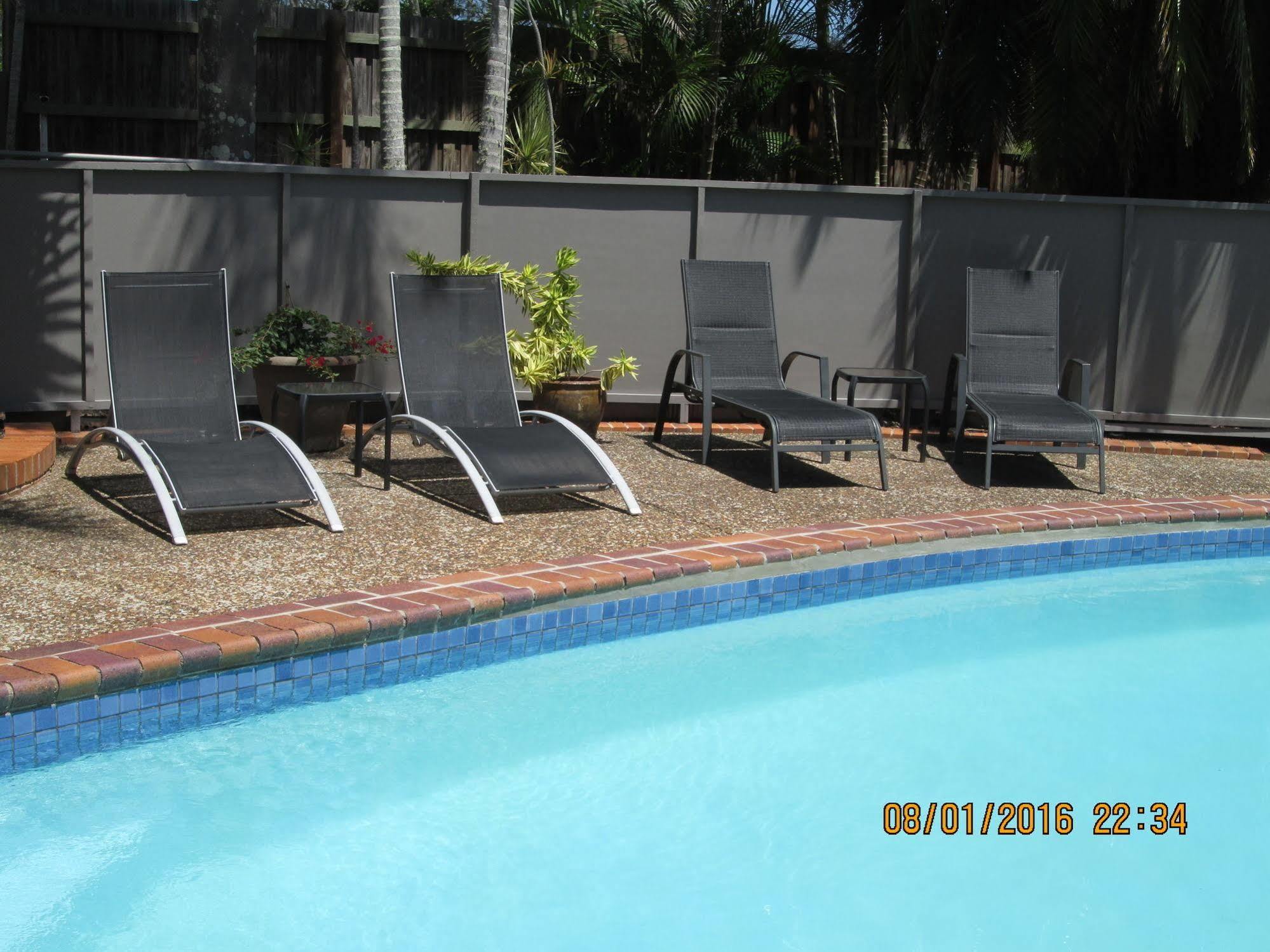 Tower Court Motel - Adults Only Haven Hervey Bay Exteriör bild