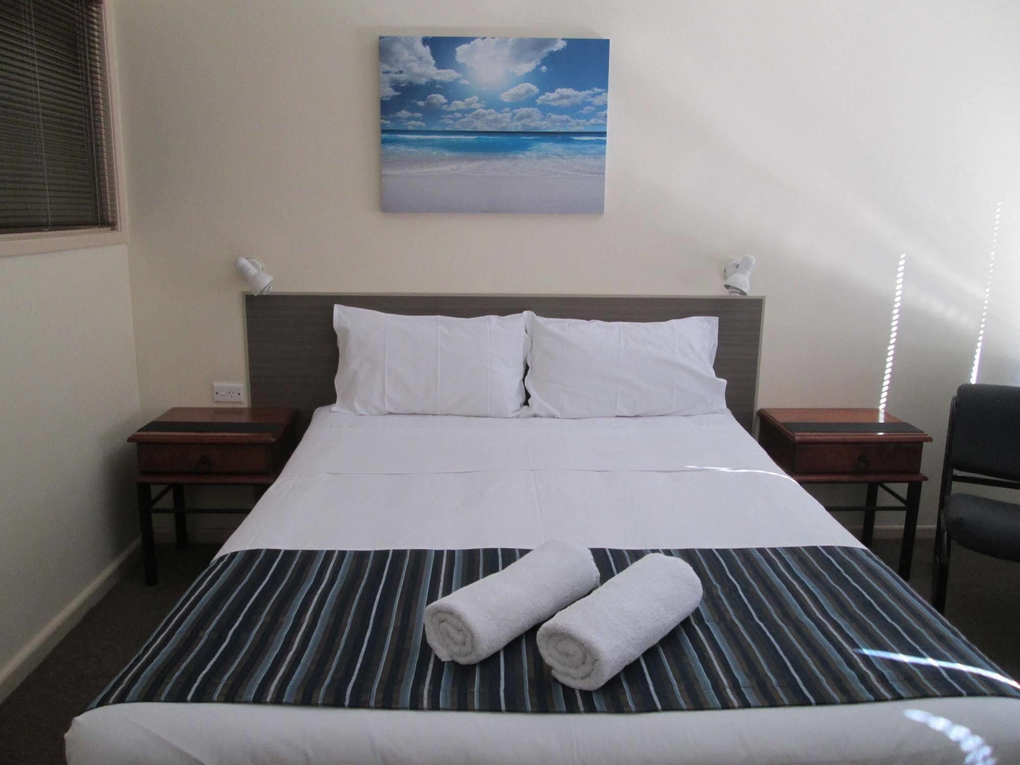 Tower Court Motel - Adults Only Haven Hervey Bay Exteriör bild