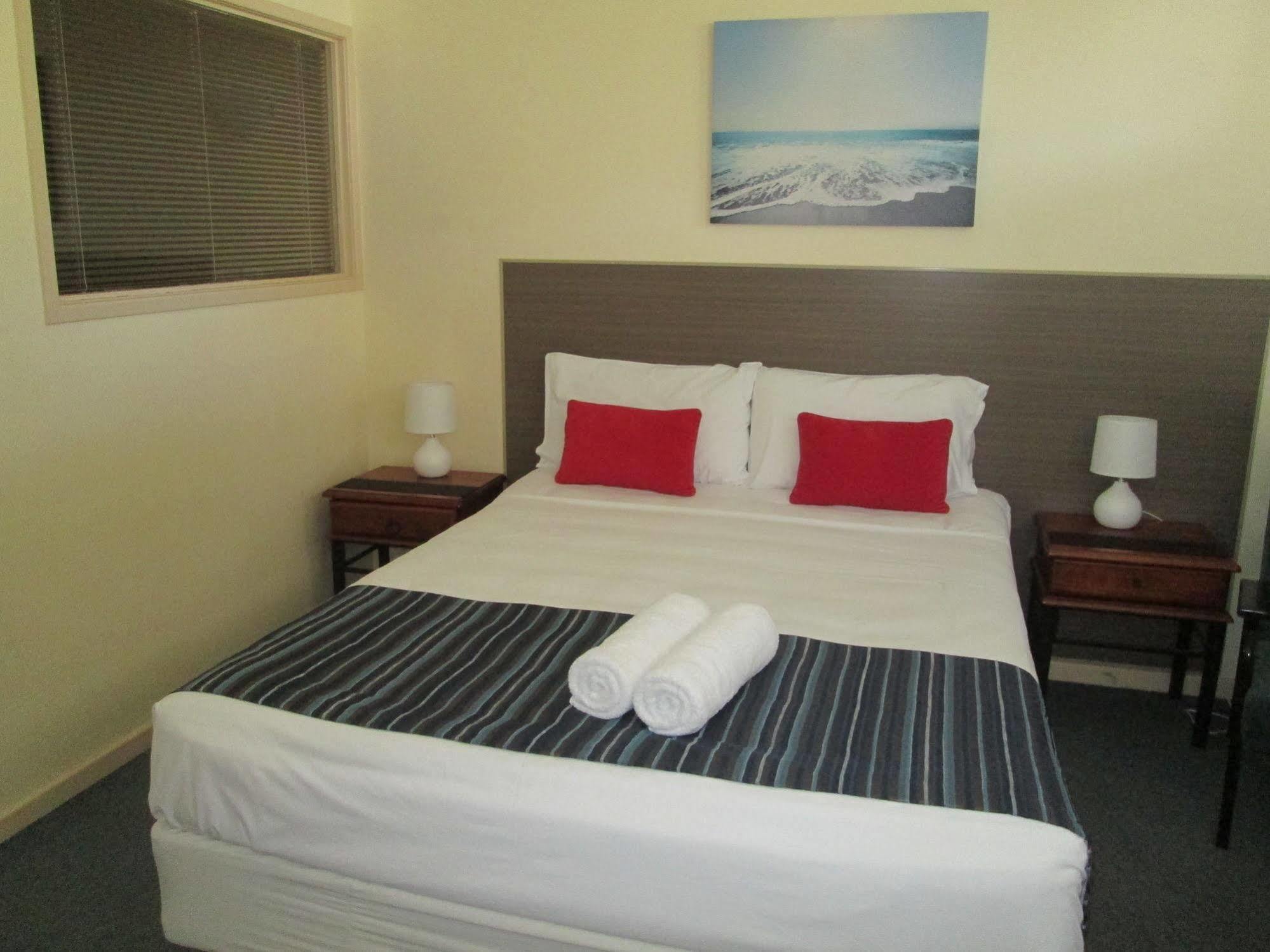 Tower Court Motel - Adults Only Haven Hervey Bay Exteriör bild