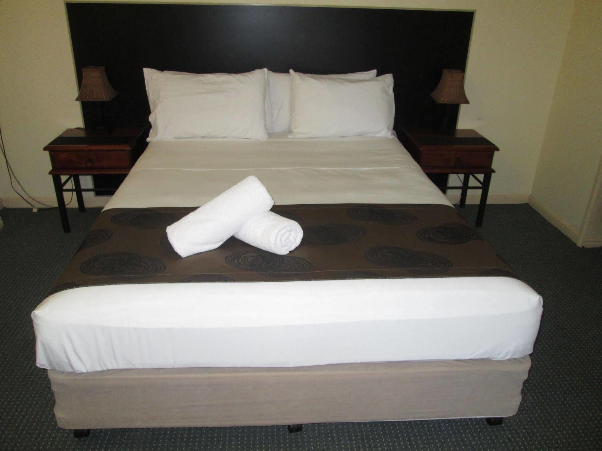 Tower Court Motel - Adults Only Haven Hervey Bay Exteriör bild