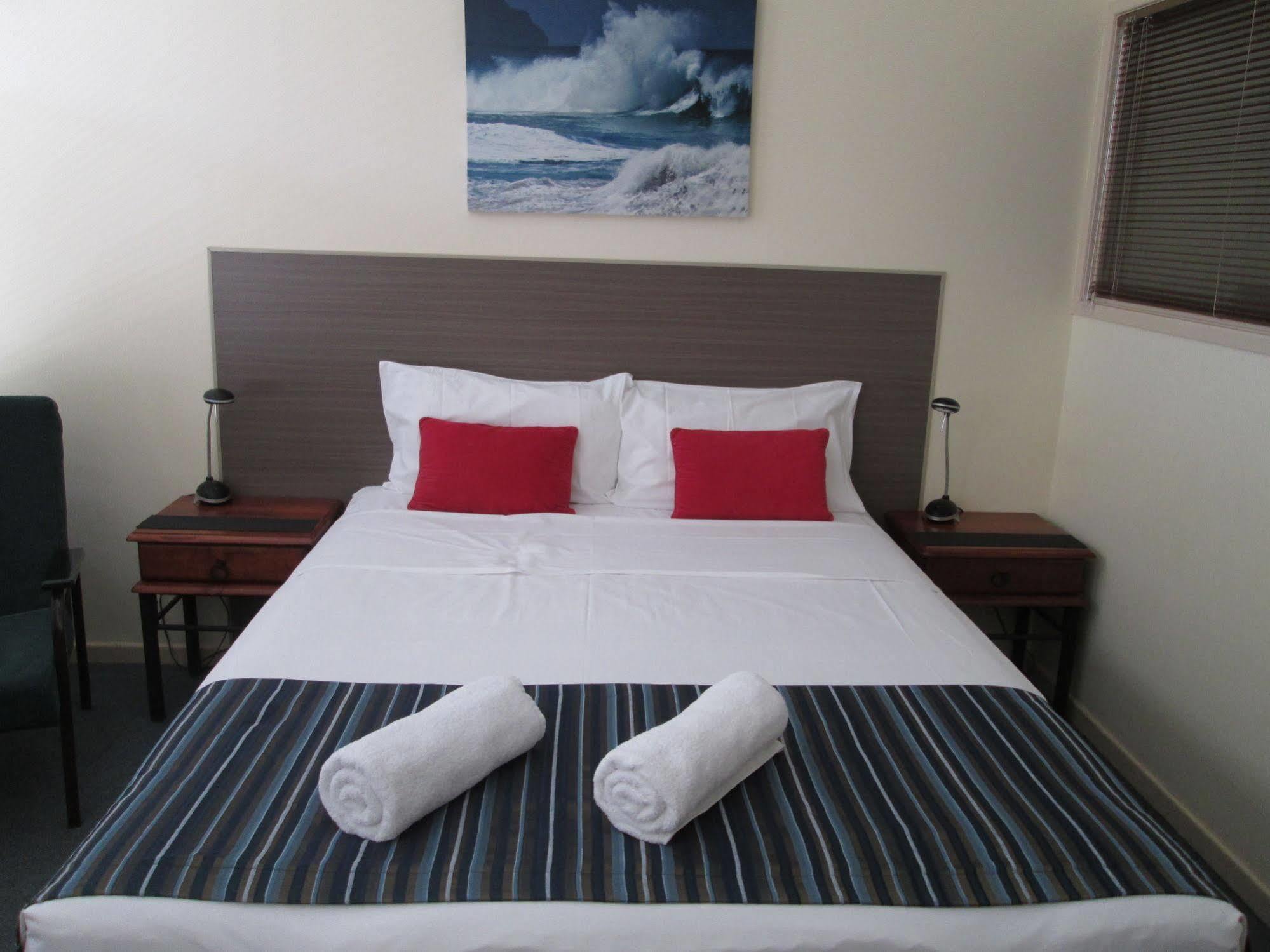 Tower Court Motel - Adults Only Haven Hervey Bay Exteriör bild