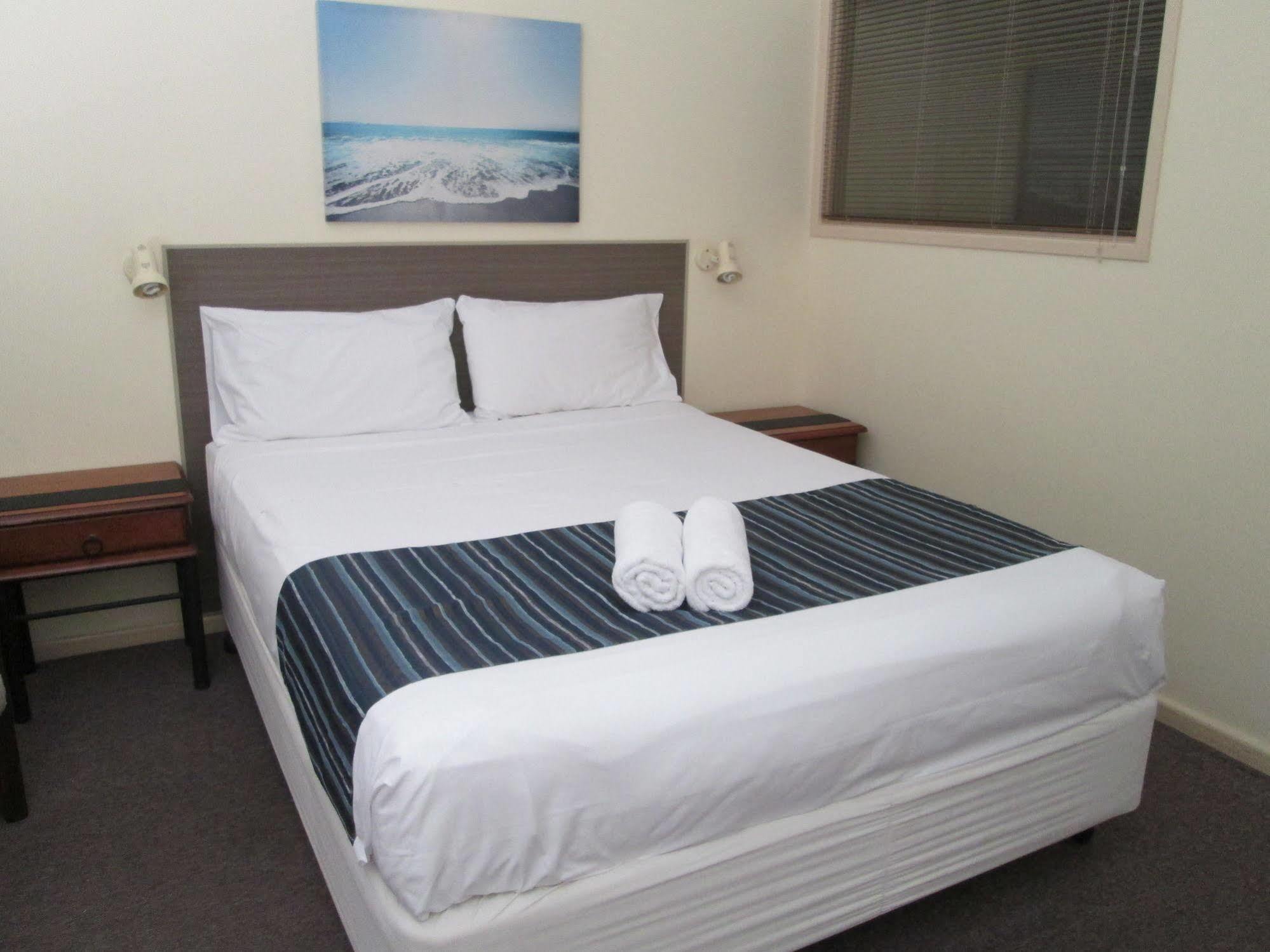 Tower Court Motel - Adults Only Haven Hervey Bay Exteriör bild