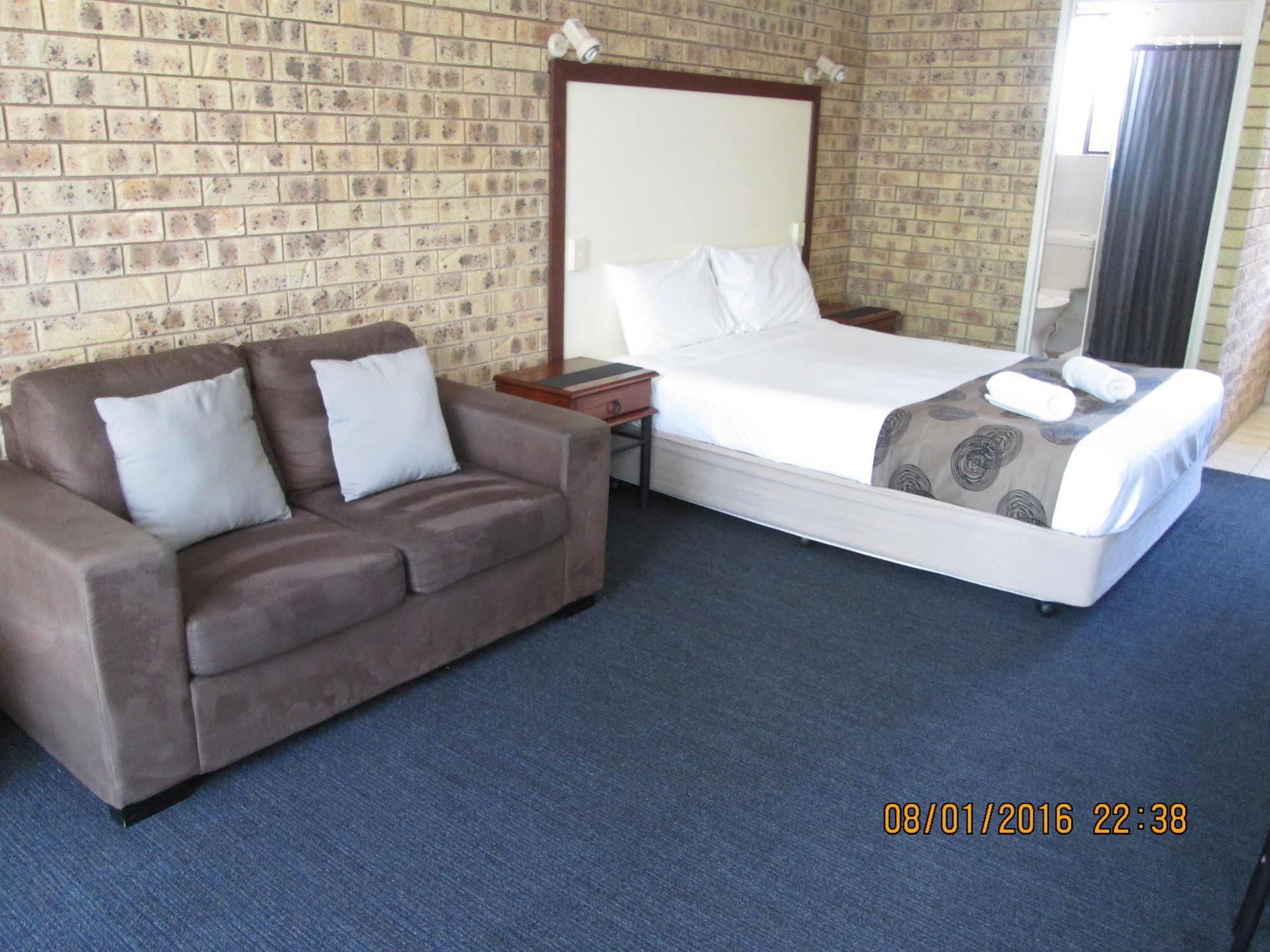 Tower Court Motel - Adults Only Haven Hervey Bay Exteriör bild