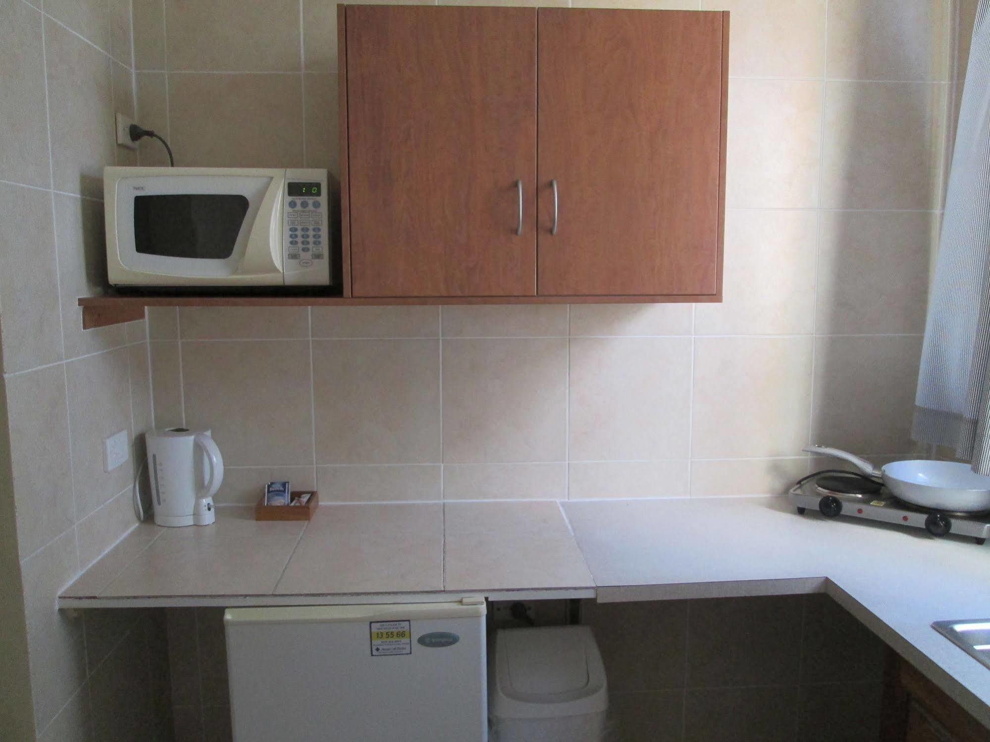 Tower Court Motel - Adults Only Haven Hervey Bay Exteriör bild