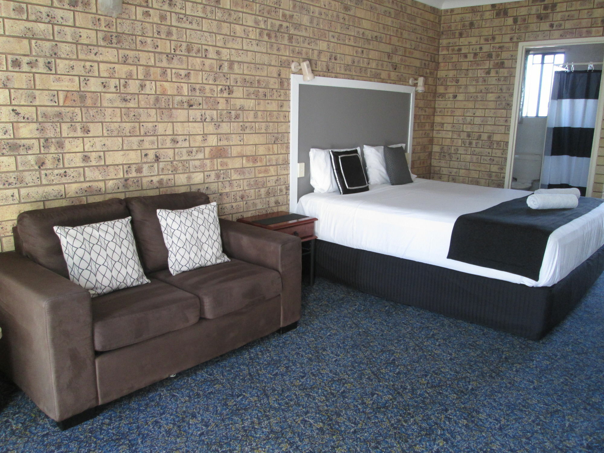 Tower Court Motel - Adults Only Haven Hervey Bay Exteriör bild